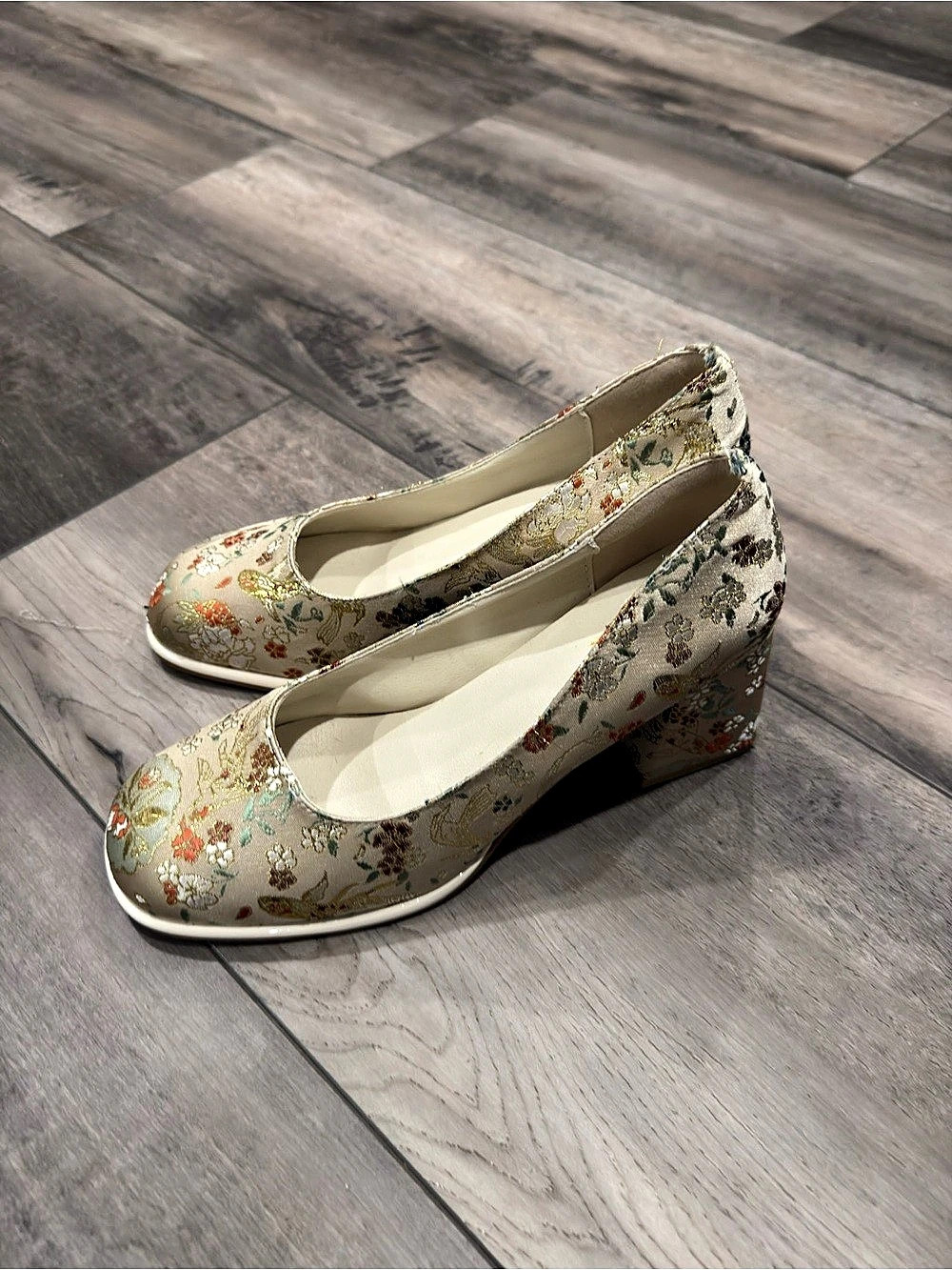 Geeyea Floral Embroidered Wedge Shoes